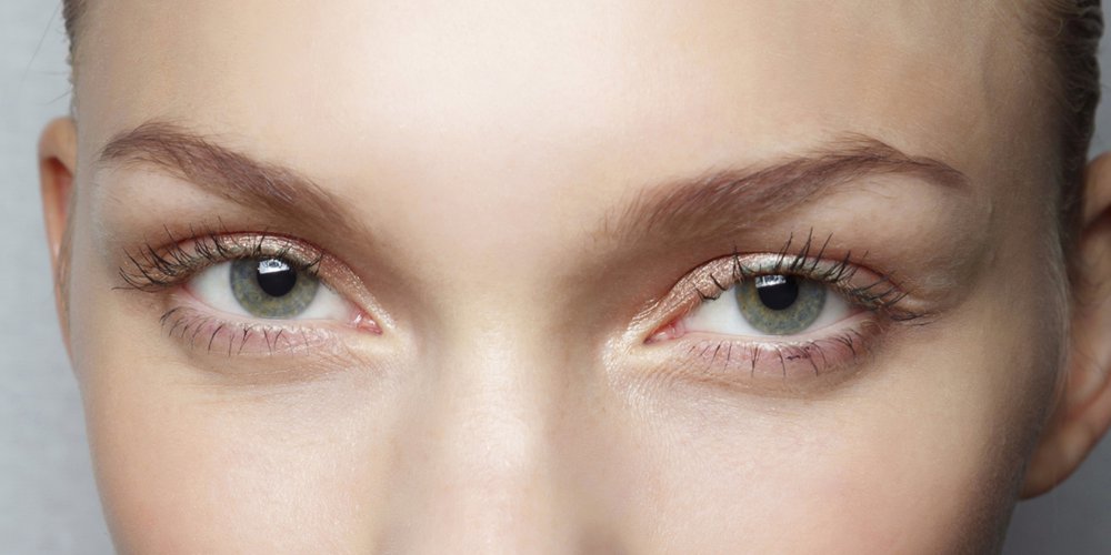 Comment puis-je me faire retirer les poches sous les yeux ?